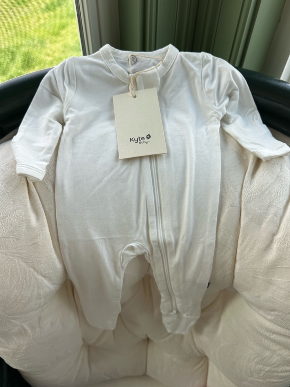 Kyte BABY White Zip-Front Footed Onesie